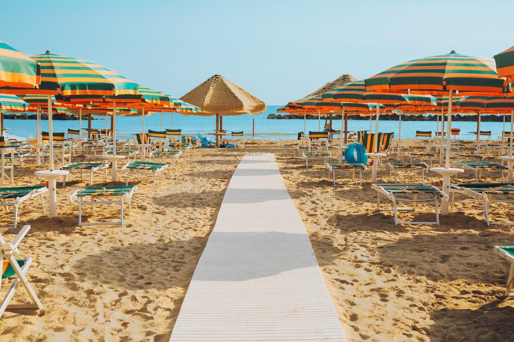 Hotel Punta De L'est 3*